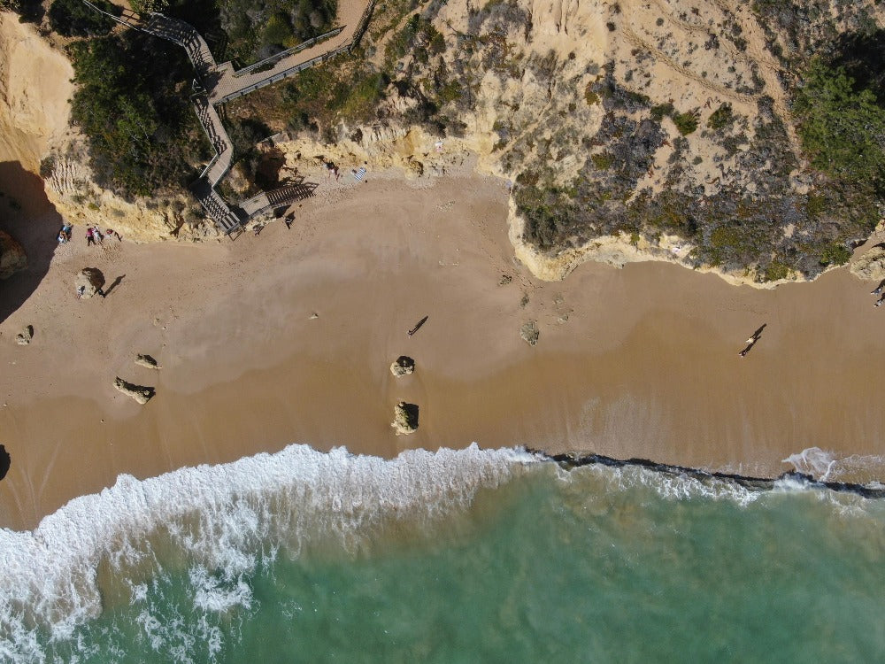 Strand in Portugal von oben fotografiert